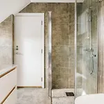 아파트 Dinbnb L 100m To Bryggen L Pet Friendly L Sleeps 4 L Smart-tv 베르겐