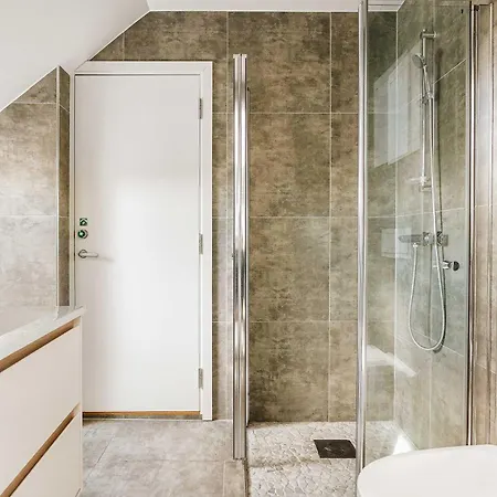 Apartment Dinbnb L 100m To Bryggen L Pet Friendly L Sleeps 4 L Smart-tv Bergen